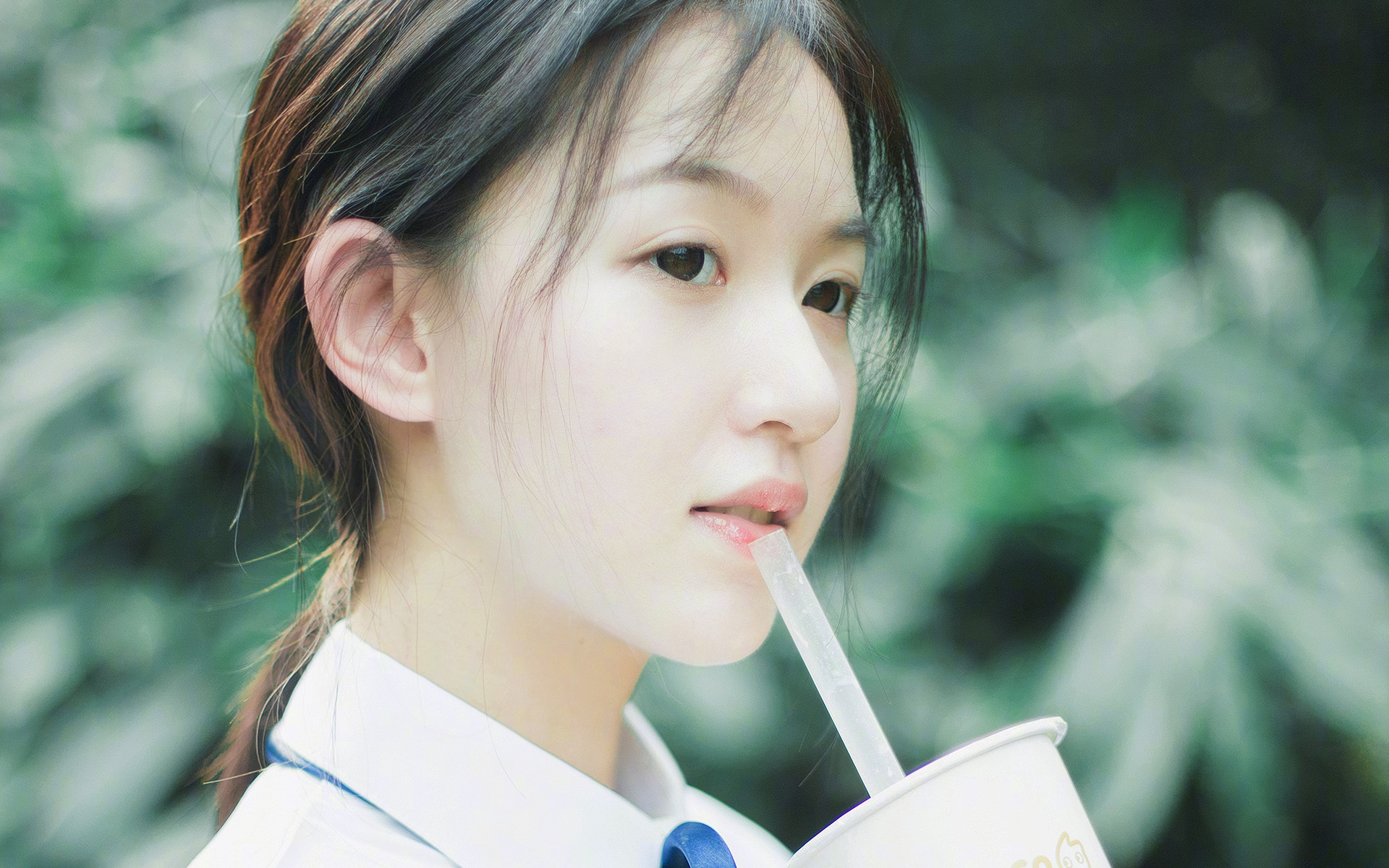 “雪地皇者：冰天雪地中的霸者归来”，雪地黄金