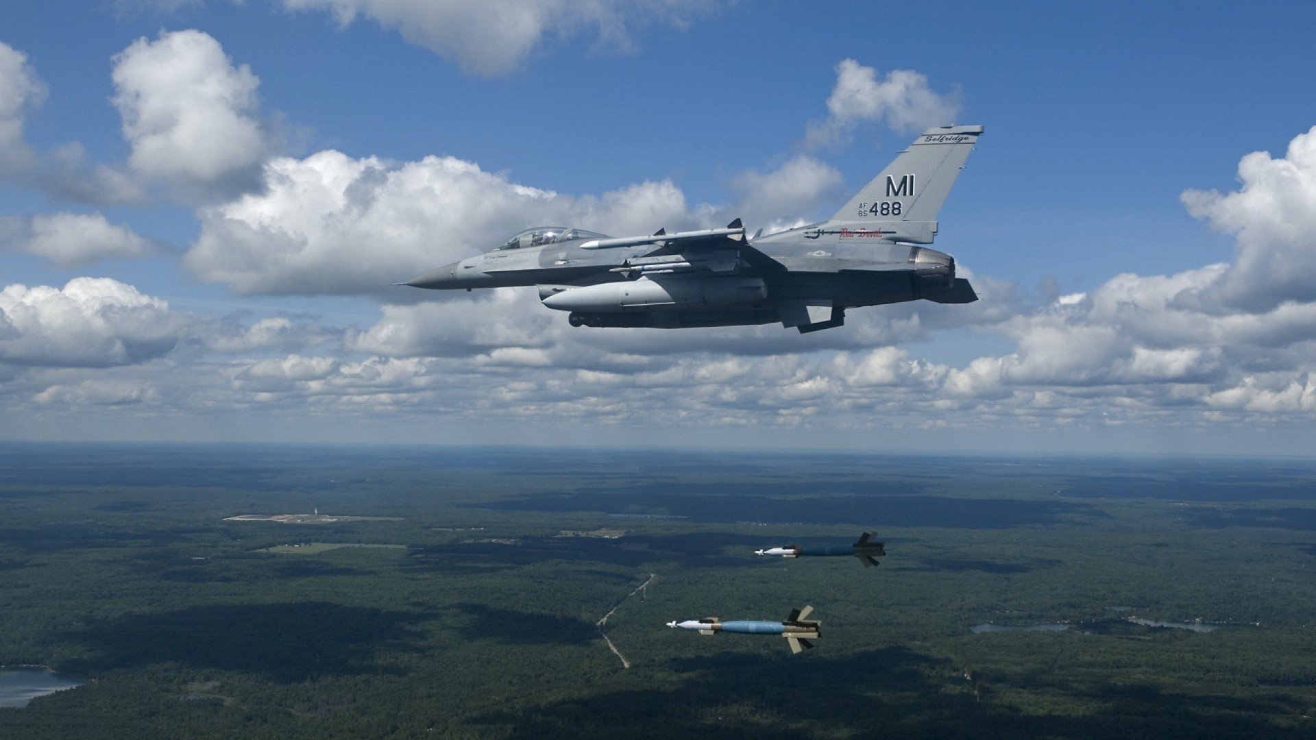 基层足球基础设施建设是否跟上需求，关于全面推进城市社区足球场地设施建设的意见