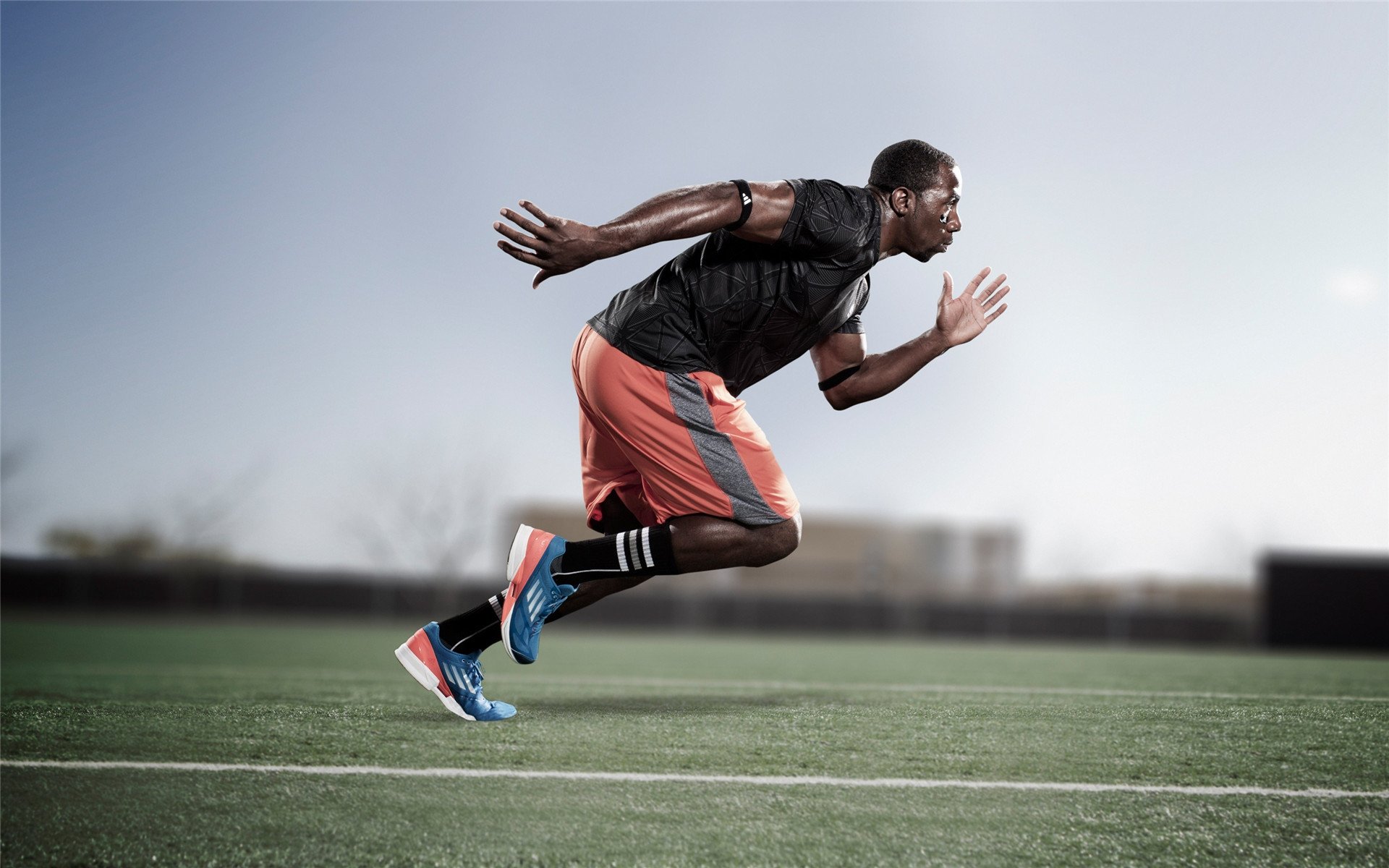 fb体育官网app-【攻守平衡】顶级运动员利用战术实现全场掌控,攻守兼备的足球运动员